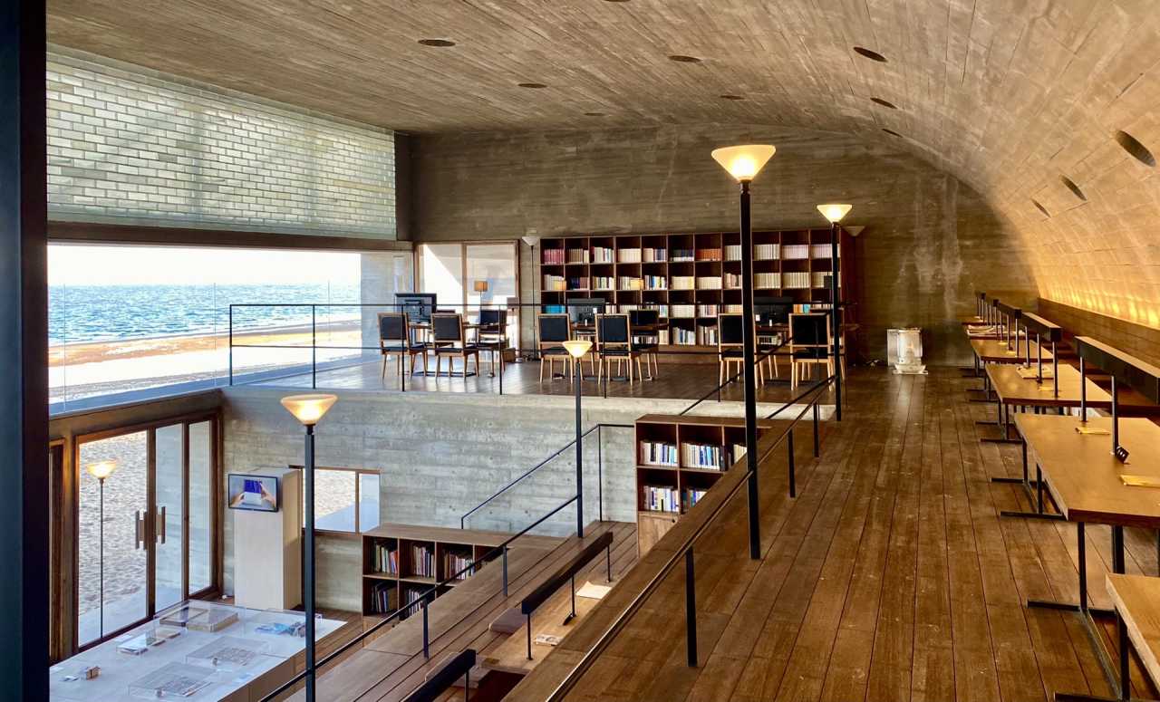 孤獨(dú)圖書館 1.jpeg